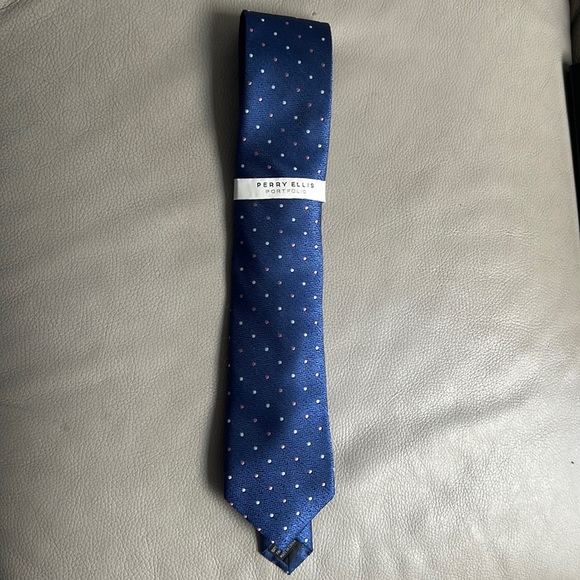 NWT Perry Ellis Portfolio 100% Silk Tie Blue Polka Dot Print - Picture 2 of 5